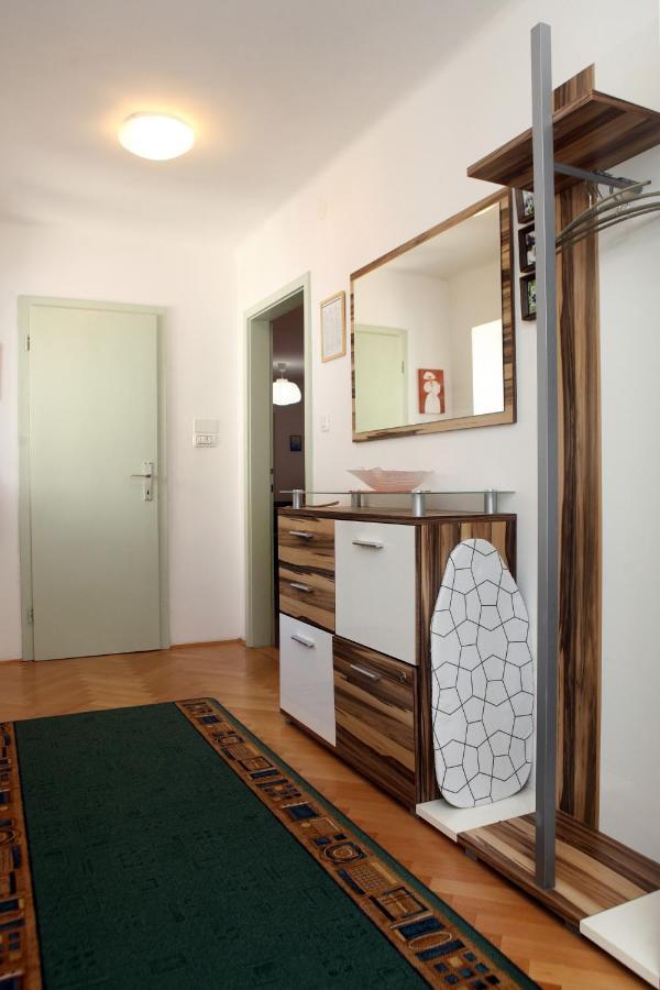 Spacious Piran Central Apartment for 5 Pax BG Exterior foto